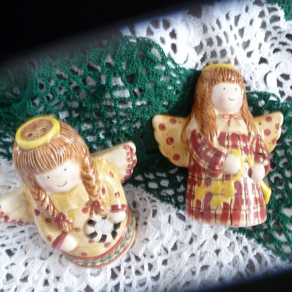 Vintage Sakura Salt & Pepper Shakers Gathering of the Angels Holiday Debbie Mumm - Picture 5 of 12